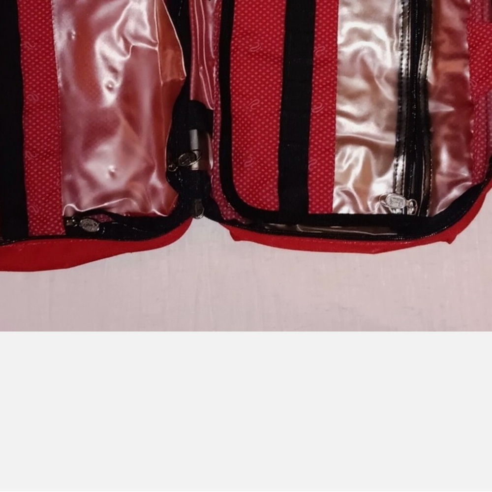 Red Ricardo Beverly Hills toiletry bag - Picture 4 of 10